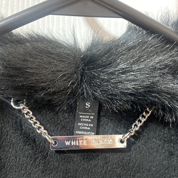 White House Black Market Faux Fur Vest Size Small - Picture 8 of 9
